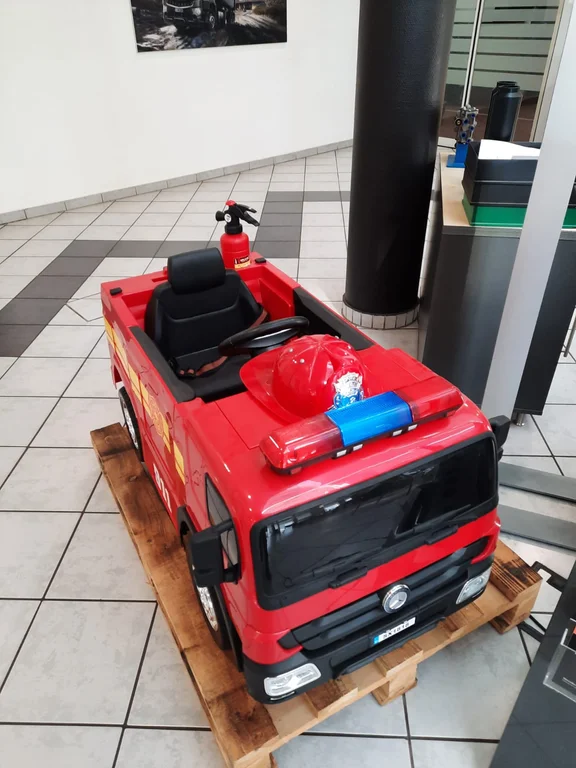 Minifeuerwehrauto.jpg